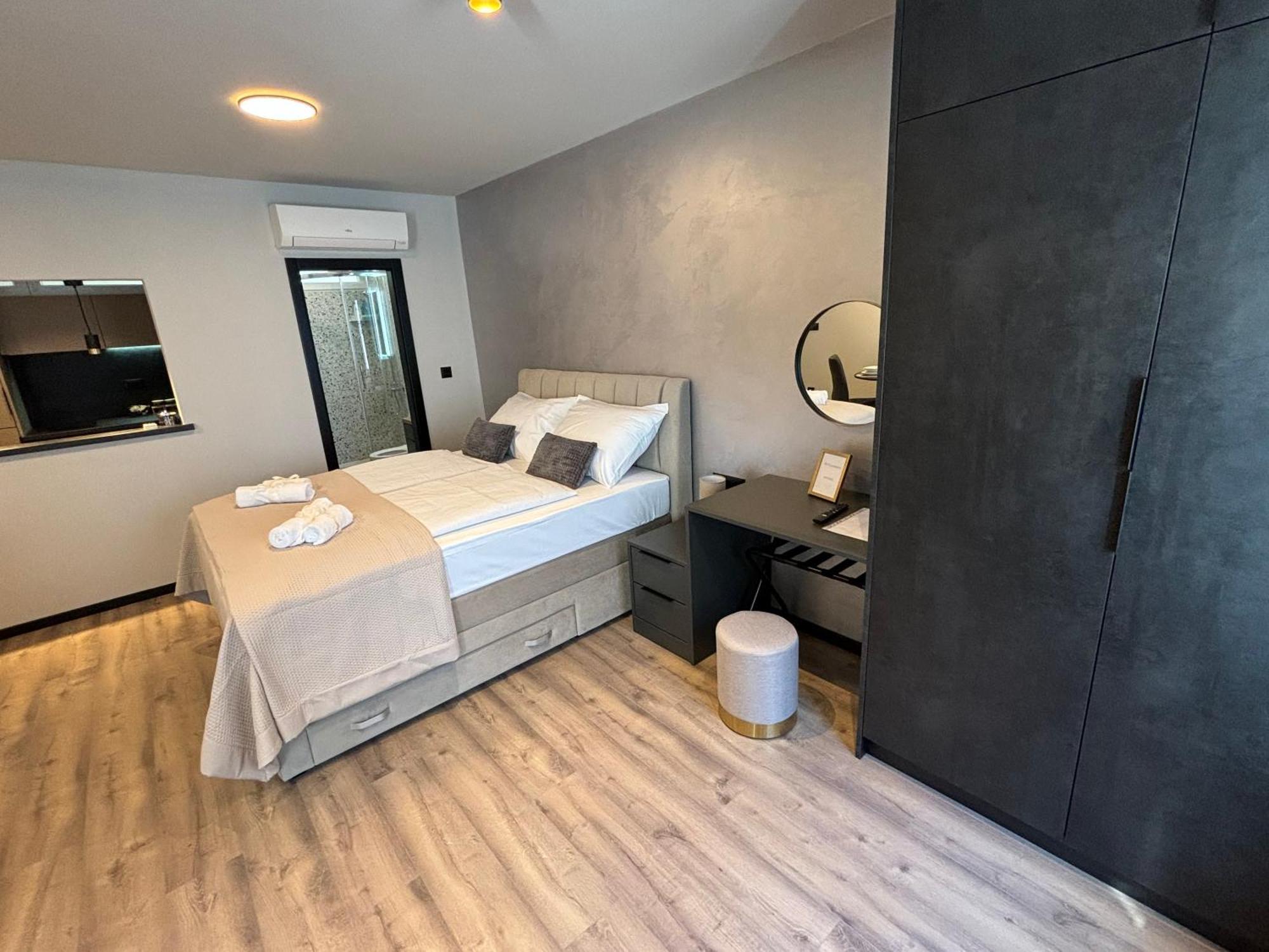 Studio Apartman Versi Old Town Zadar Exterior photo