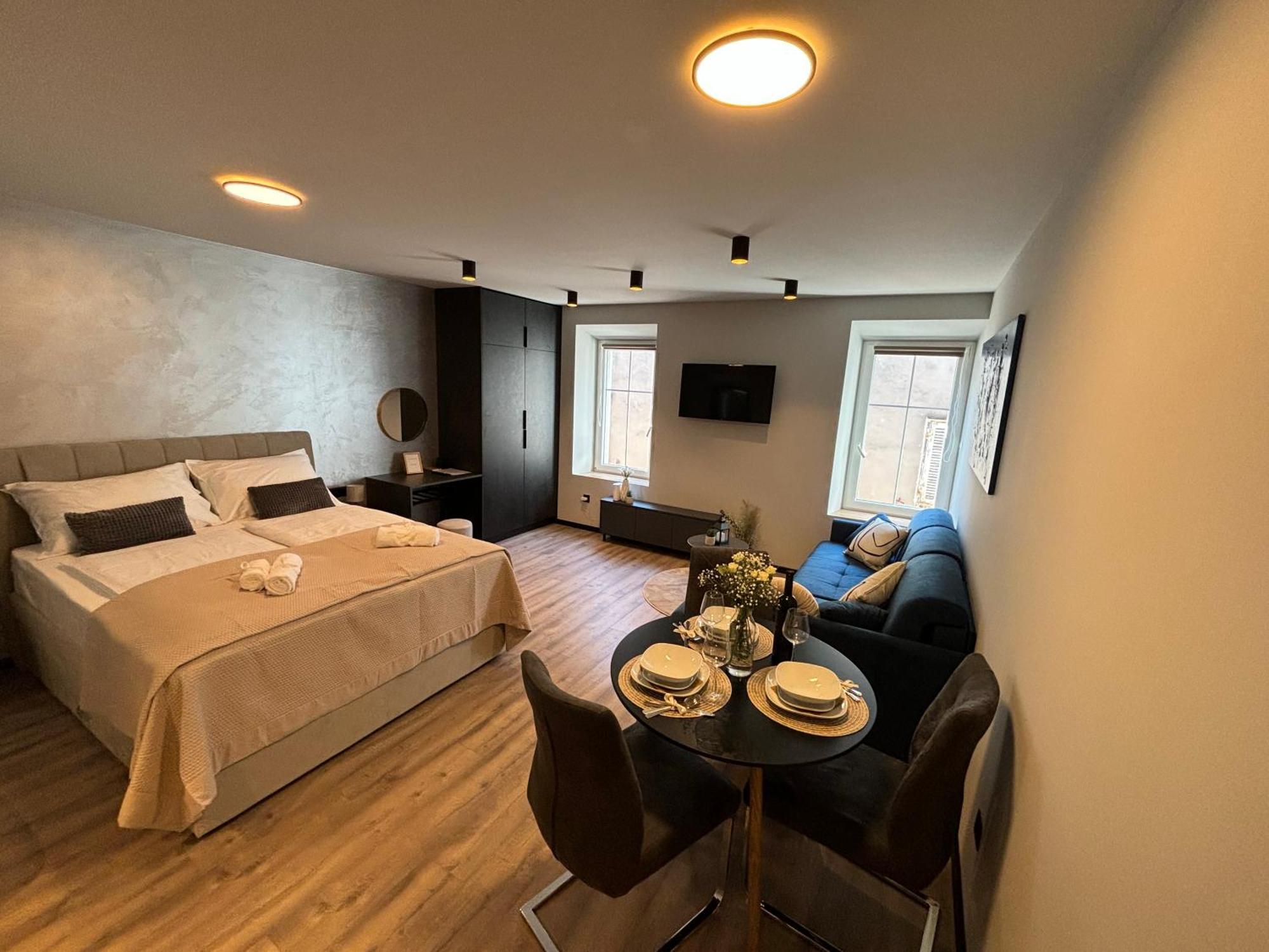 Studio Apartman Versi Old Town Zadar Exterior photo
